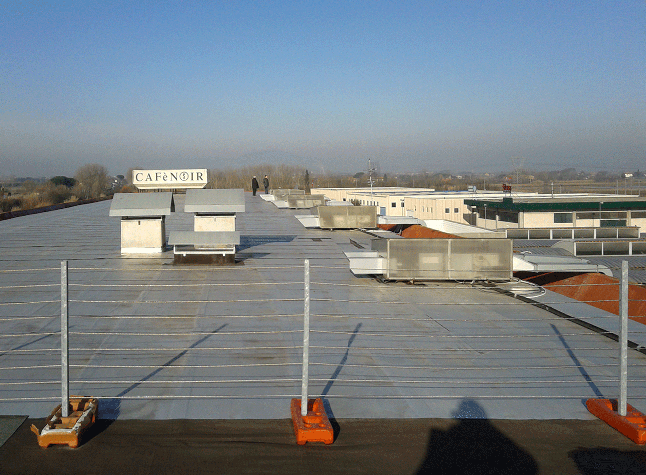 Copertura industriale a San Miniato con predisposizioni per impianto fotovoltaico, oggetto di progettazione energetica da parte dello Studio Tecnico Casalini.
