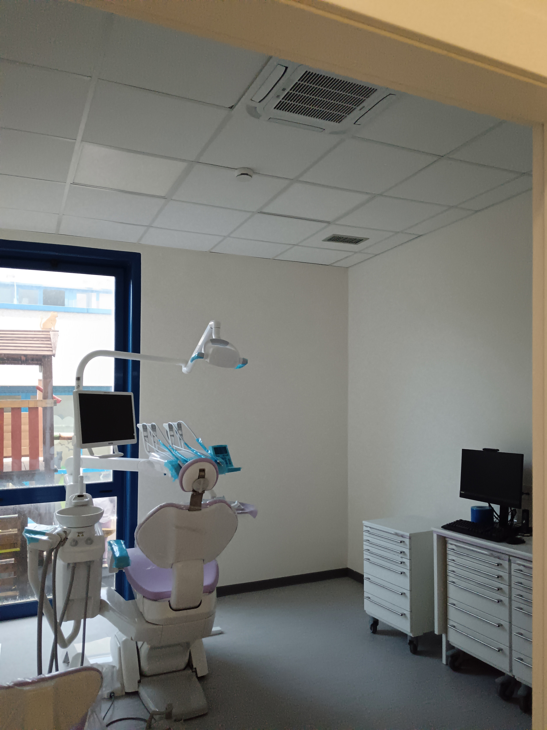 Ambulatorio odontoiatrico con impianto di climatizzazione e antincendio progettati dallo Studio Tecnico Casalini nella struttura sanitaria di Cecina.
