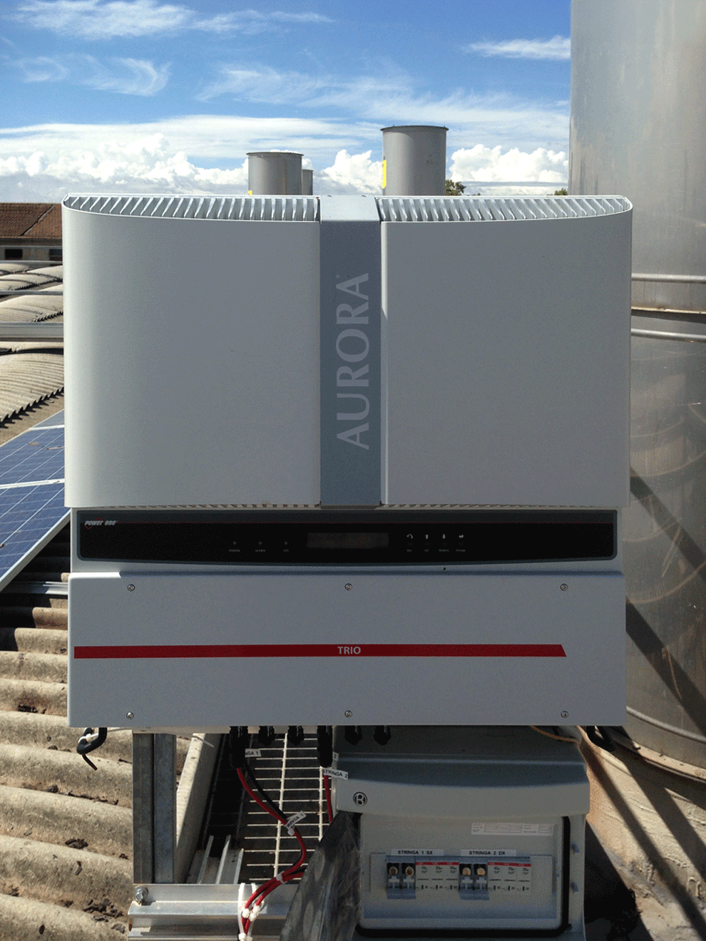 inverter fotovoltaico dell'impianto fotovoltaico su tetto di magazzino esistente a Fucecchio realizzato dallo Studio Tecnico Casalini