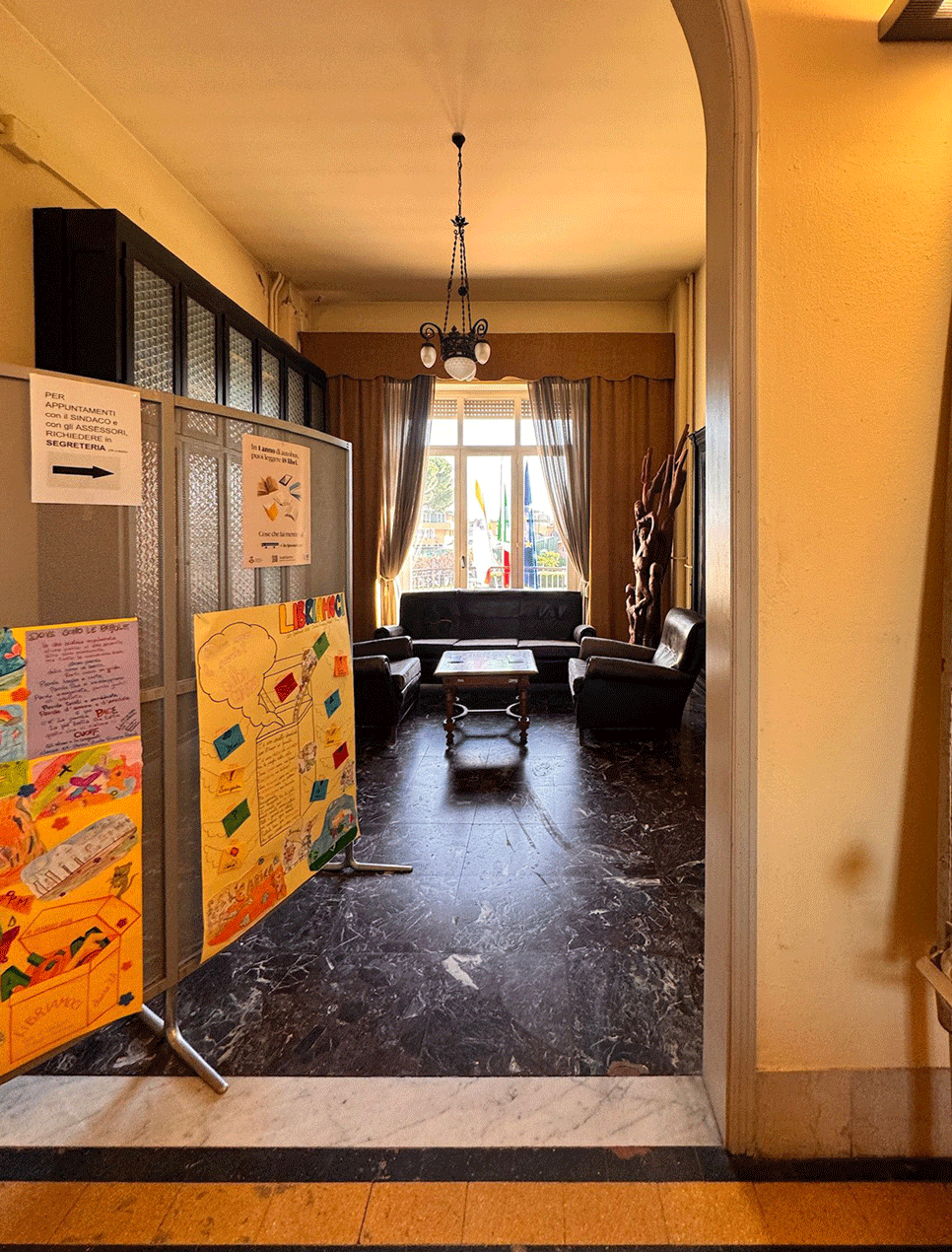 Ambienti interni del Palazzo Comunale di Santa Croce.