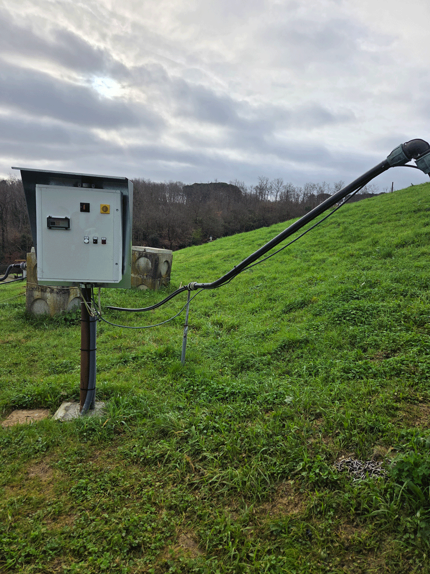 Quadro elettrico di comando da esterno a servizio dei pozzi di estrazione della discarica.